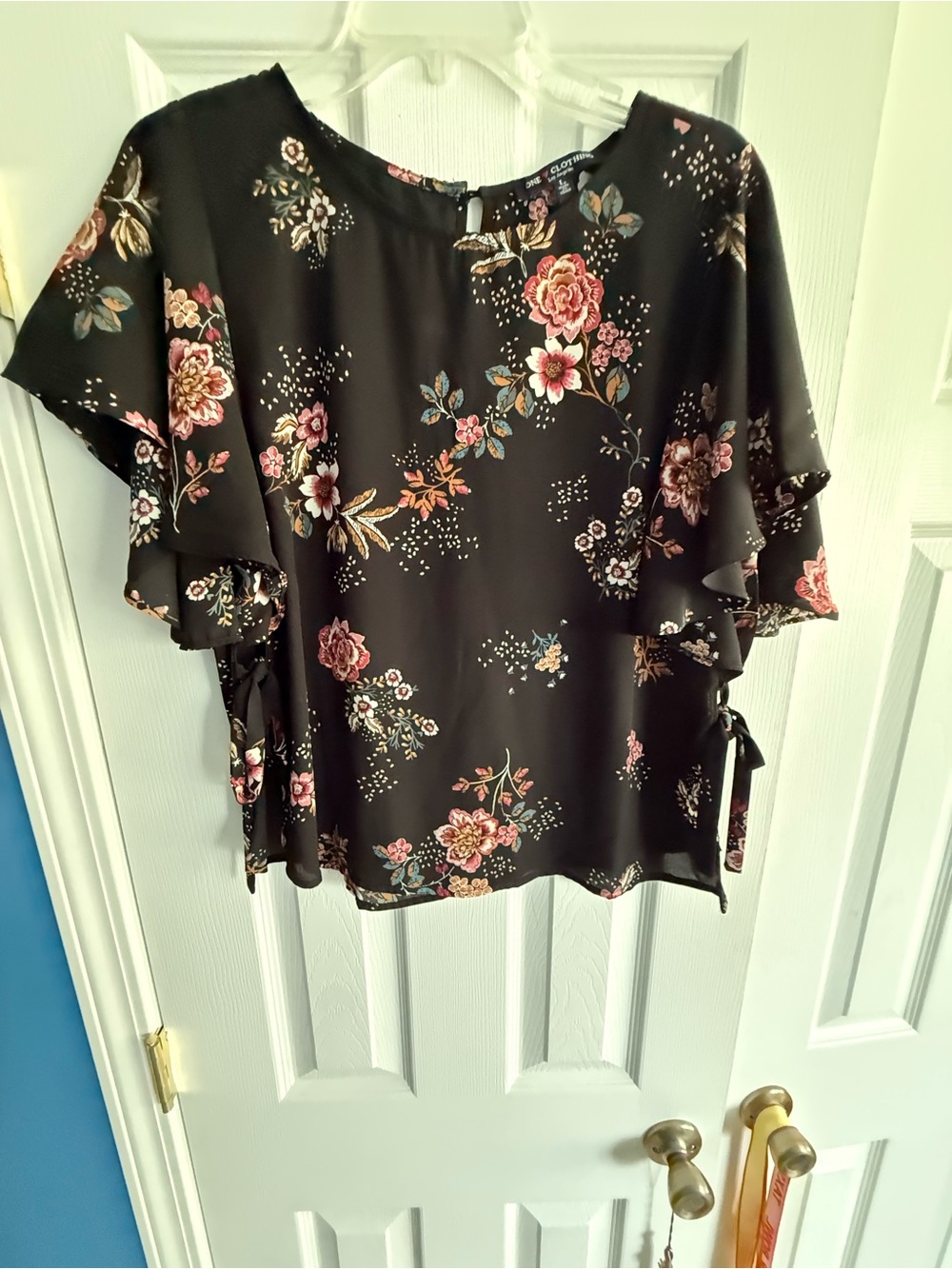 Women's Black Floral Flutter Sleeve Blouse - Pink Rose Print